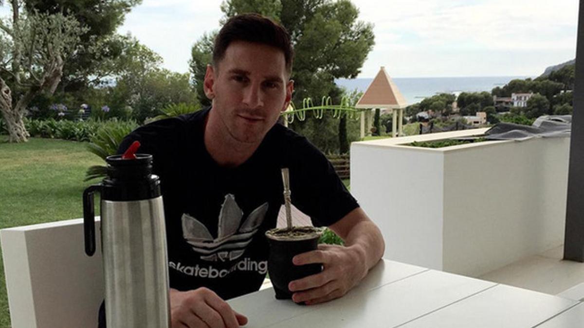 Leo Messi disfruta de un mate