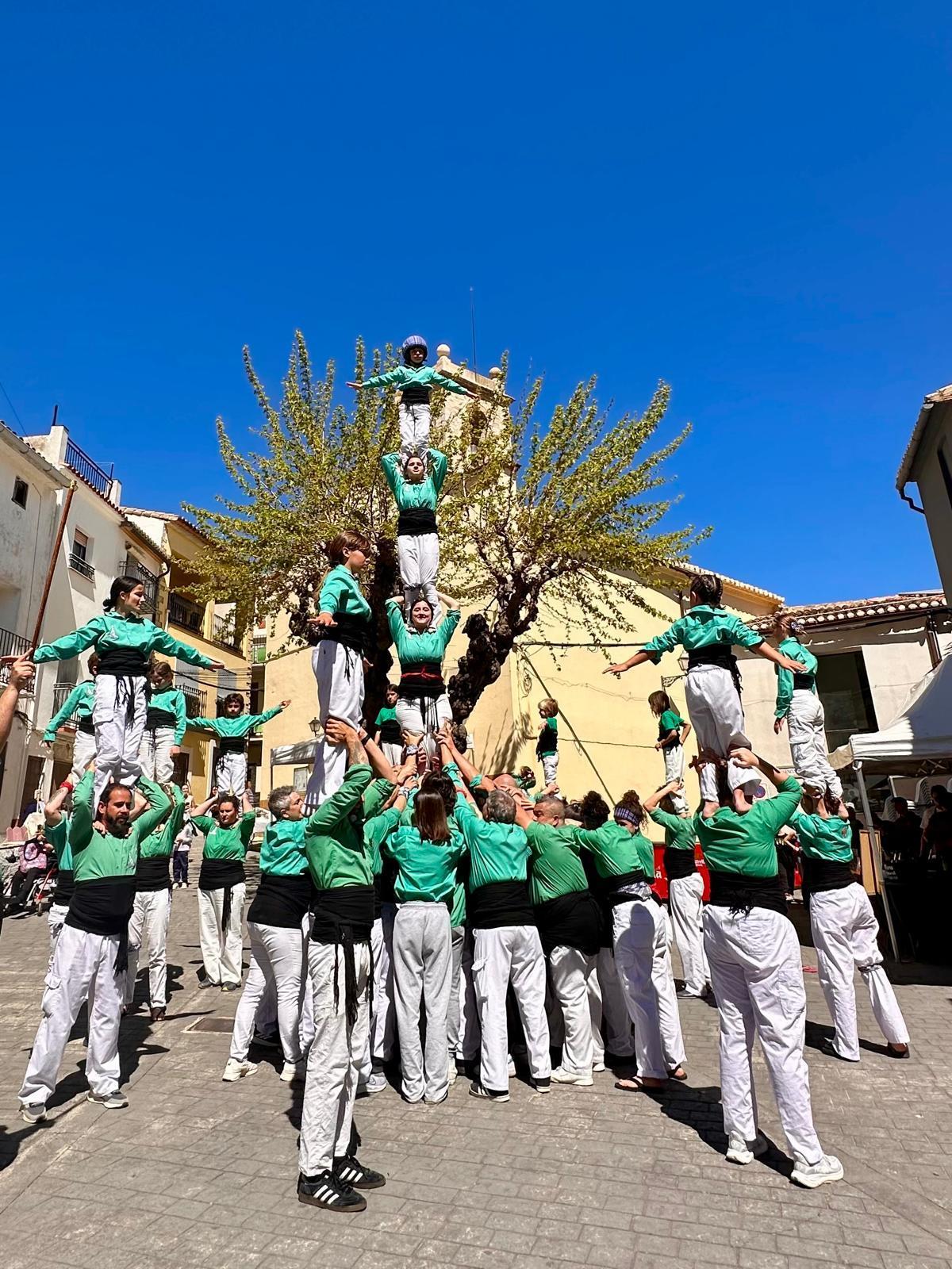 La Muixeranga pren les places dels pobles de la Marina Alta