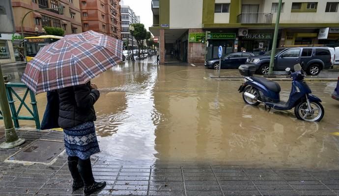 LAS PALMAS DE GRAN CANARIA. Lluvias en la ciudad de Las Palmas de Gran Canaria.  | 03/04/2019 | Fotógrafo: José Pérez Curbelo