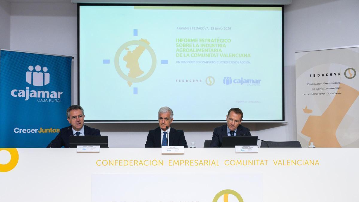 Eduardo Baamonde, Rafael Juan  e Ignacio Atance, en la sede de la CEV.