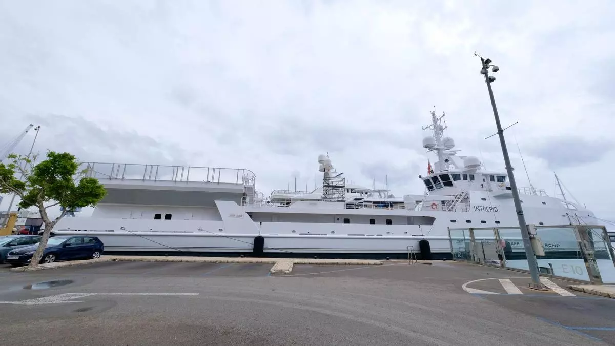 El superyate Intrepid, del rey de las ferreterías de Estados Unidos, se pone a punto en Mallorca