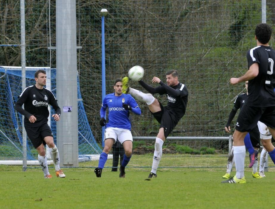 El partido entre el Oviedo B y el Avilés, en imágenes