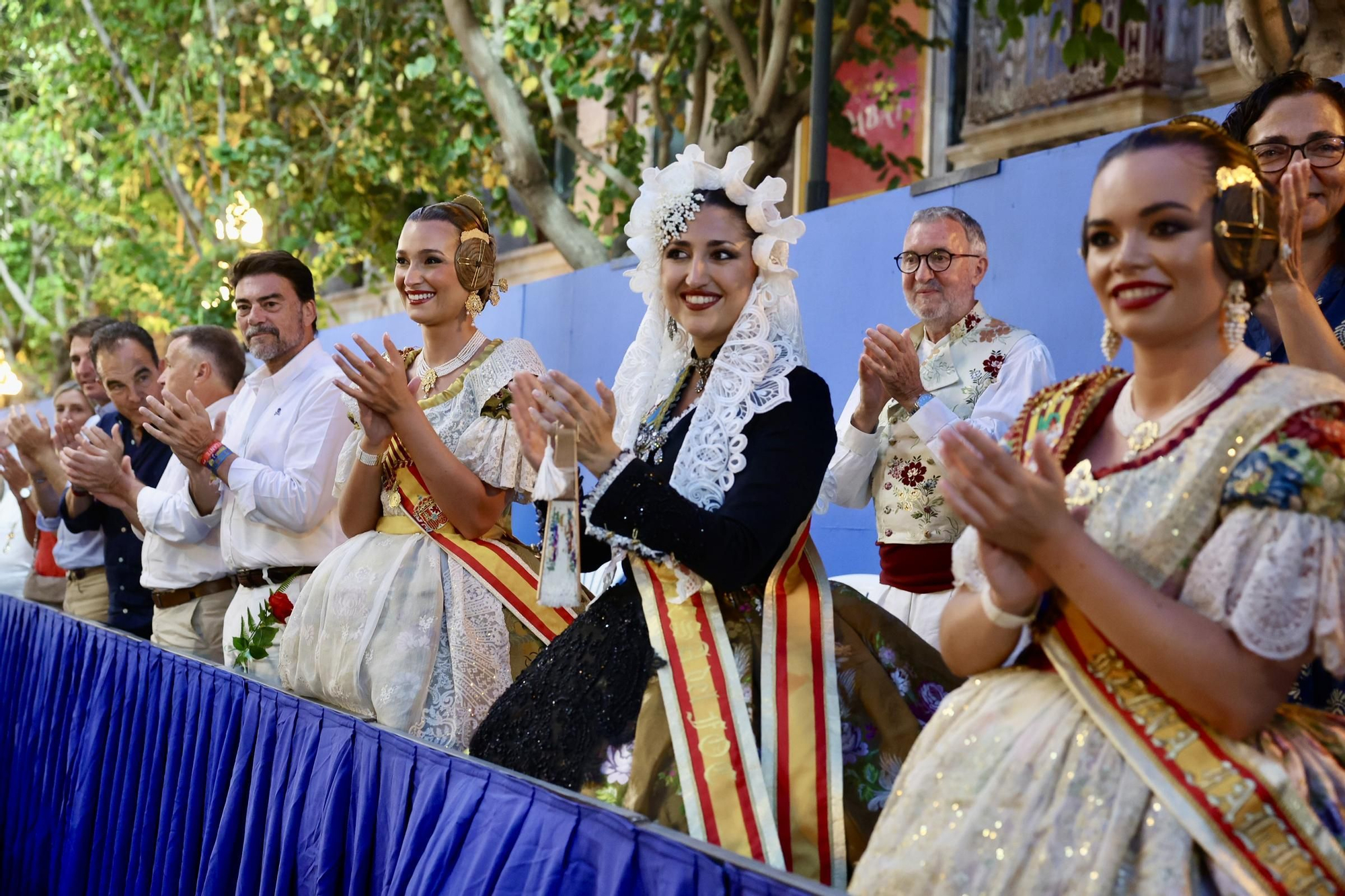 Primera jornada de Ofrenda de las Hogueras de Alicante