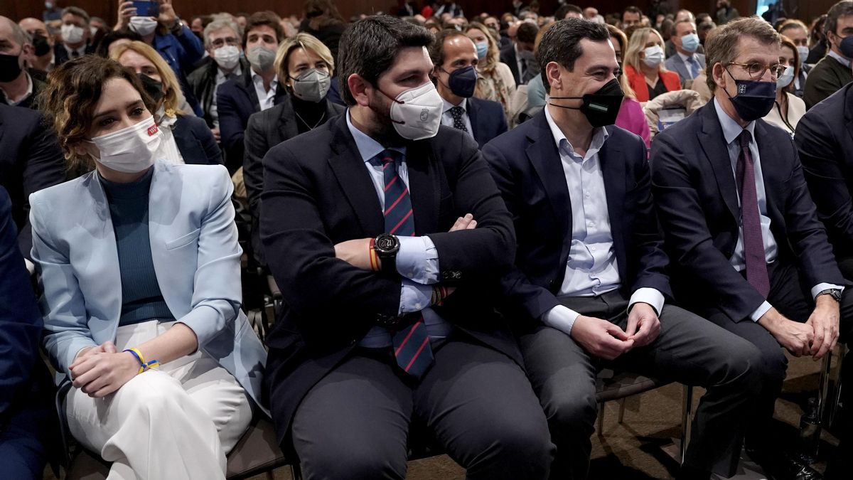 Isabel Díaz Ayuso y Alberto Núñez Feijóo, junto a Fernando López Miras y Juanma Moreno en la Junta Directiva nacional del PP.