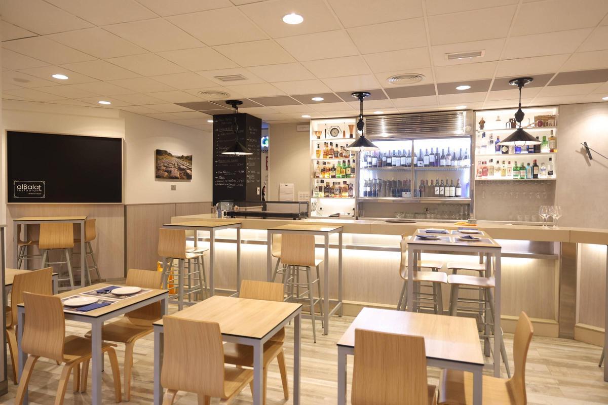 El cacereño Manuel Espada, copropietario del restaurante Albalat, se despide después de toda una vida entre fogones