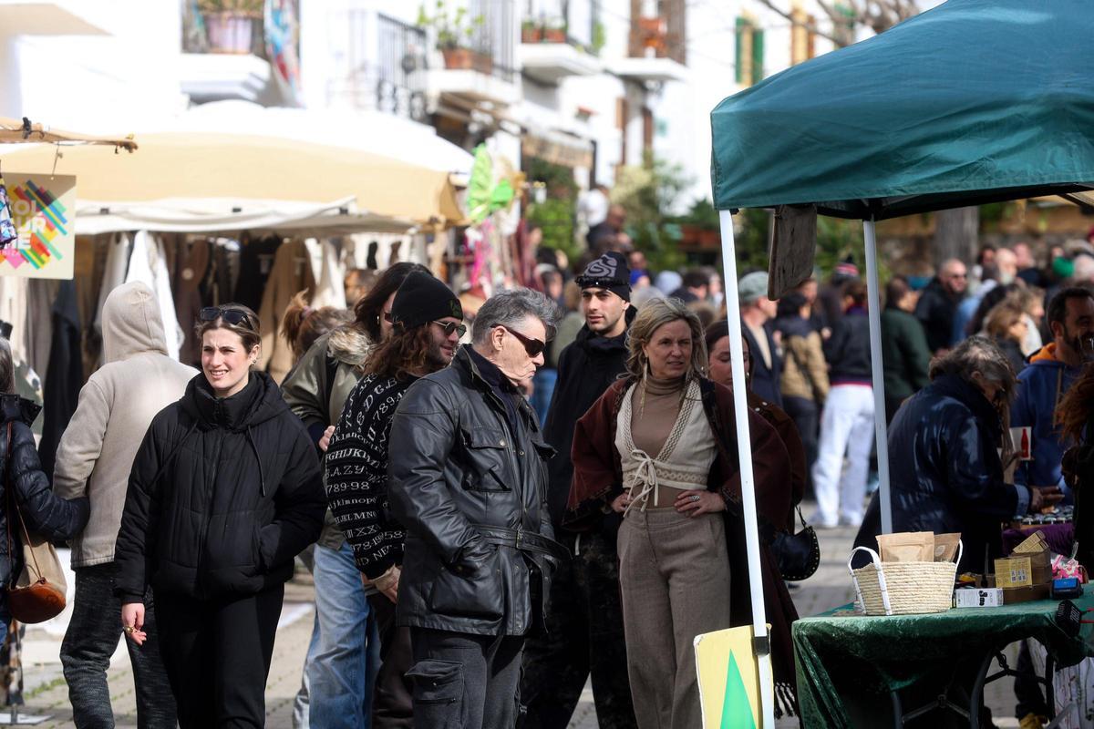 Un recorrido de domingo por el mercadillo de Sant Joan