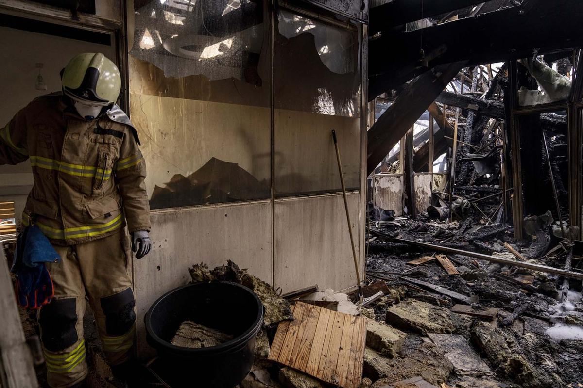 La Bolsa de Valores, uno de los edificios más antiguos de Copenhague, arrasada por un incendio.