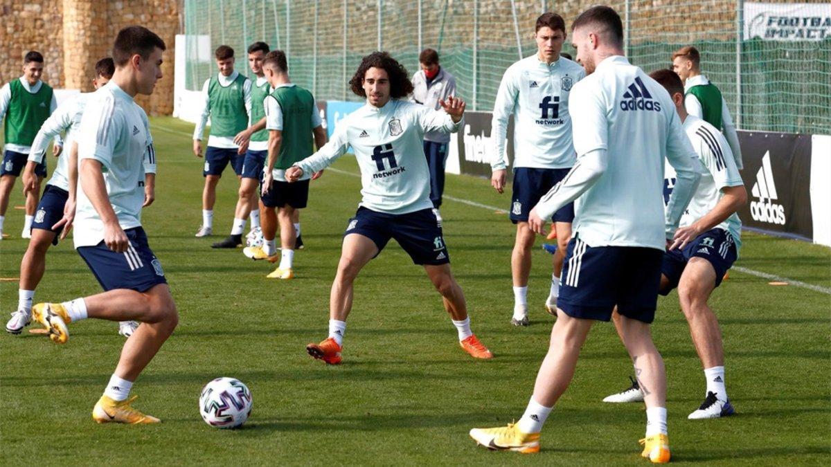 Marc Cucurella durante un entrenamiento de la selección española sub-21