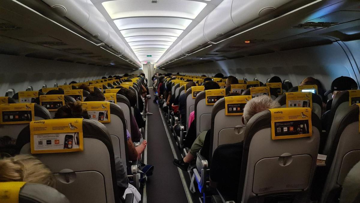 Novedades en Vueling: la nueva medida de las maletas para el 2024 VUELING