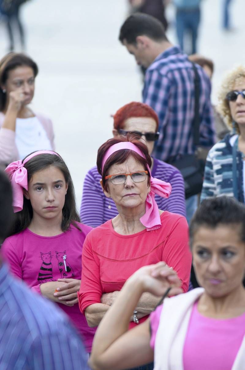 Fotogalería: La plaza del Pilar se tiñe de rosa contra el cáncer de mama