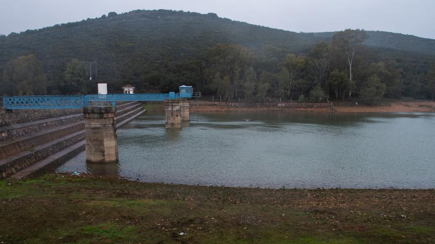 La factura del agua varía hasta casi un 435% en 57 ciudades