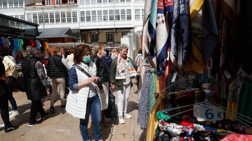 Los ambulantes de la plaza de abastos piden exención de tasas mientras duran las obras de renovación del pavimento