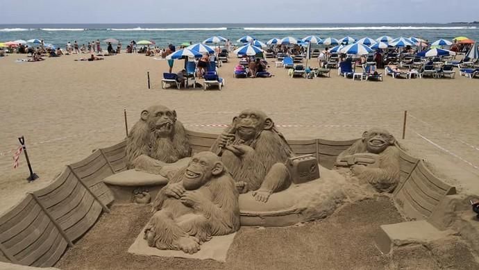 Monos de arena en la playa de Las Canteras