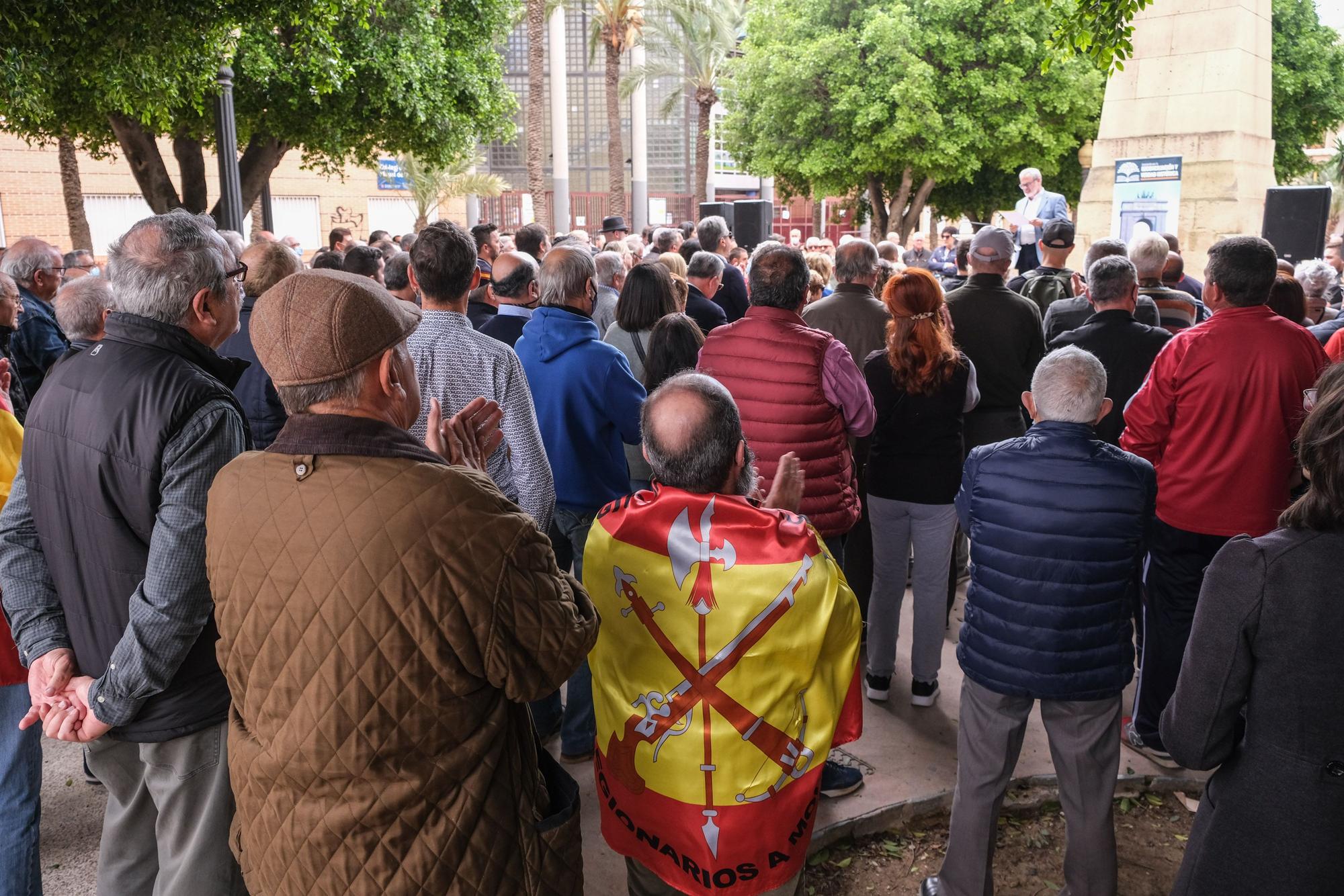 Manifestación en defensa de la cruz de Germanías en Elche