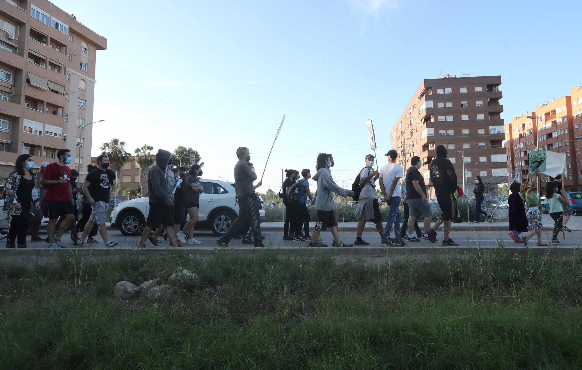 Protesta de los vecinos de Benimaclet contra el vallado de solares ocupados