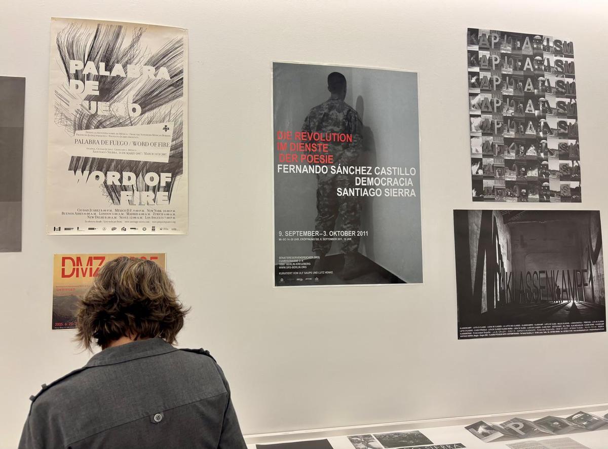 FOTOGALERÍA | La muestra Santiago Sierra en el Museo Helga de Alvear, en imágenes