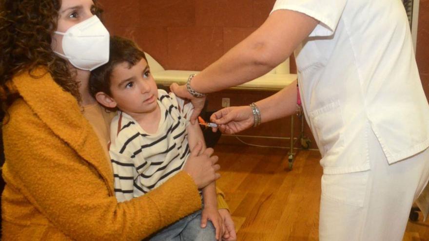 Sin colas para la vacunación de los más pequeños en O Salnés