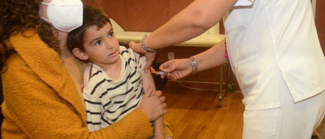 La vacunación se registró ayer en el Hospital de O Salnés.