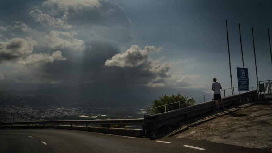 Quinto día de actividad del volcán de La Palma en imágenes