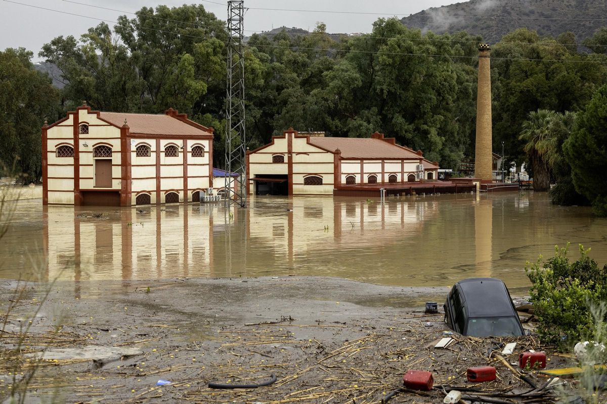 Descarrila un tren AVE en Álora (Málaga) por las fuertes lluvias sin causar heridos