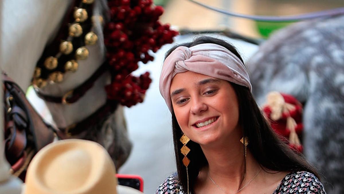 Victoria Federica con un turbante en la Feria de Abril de Sevilla