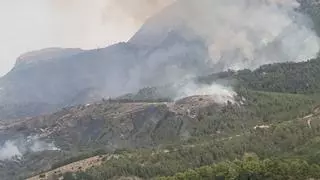 Los bomberos forestales ante el incendio de Tàrbena: "Han hecho caso omiso de nuestras alertas"