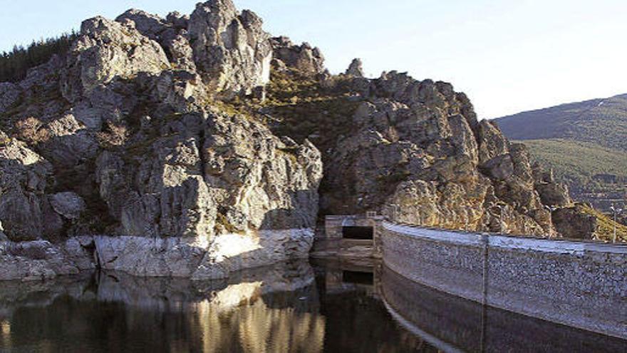 Aspecto del embalse de Camporredondo, en la cuenca del río Carrión en Palencia.