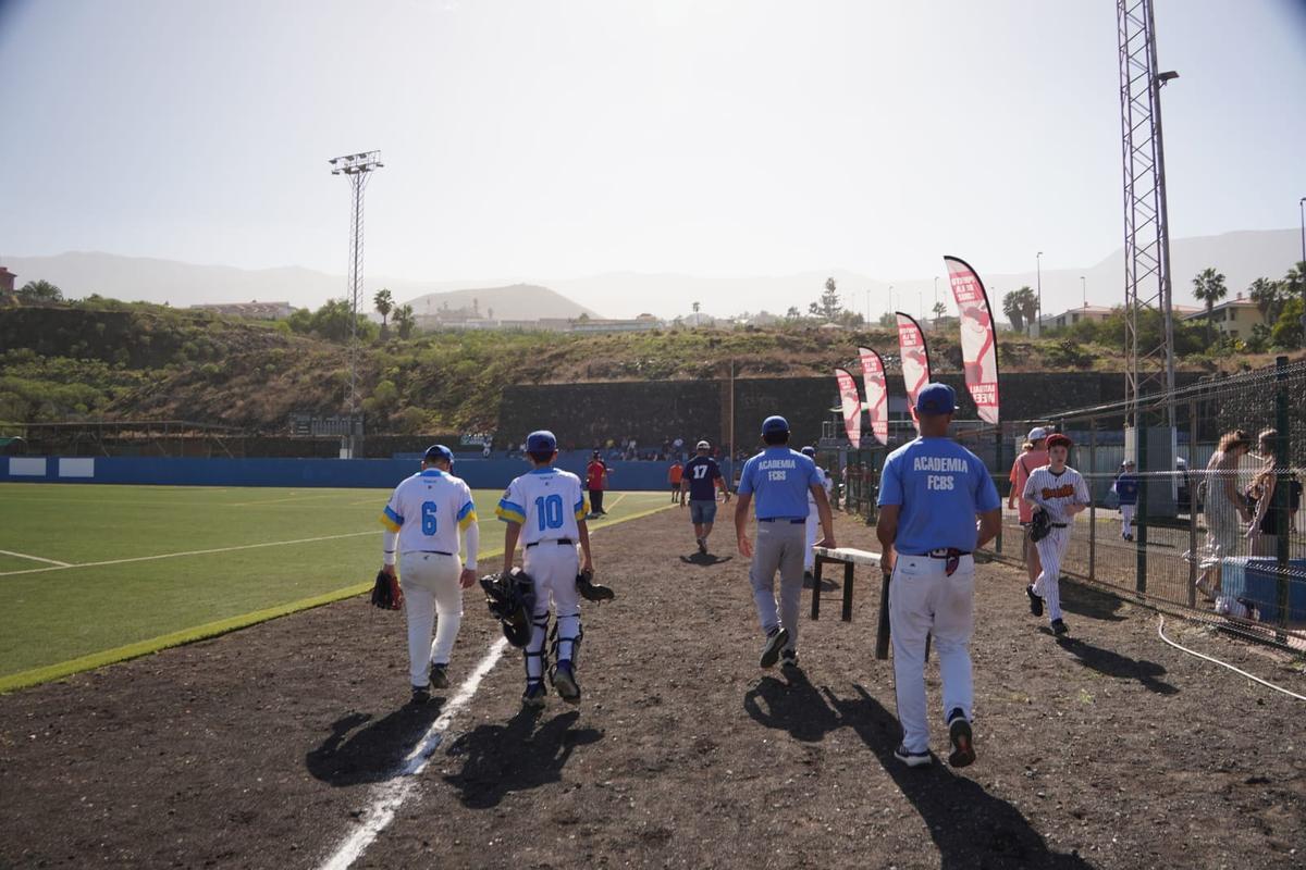 Encuentro de la selección canaria de béisbol y sóftbol en el Estadio Municipal Néstor Pérez Suárez