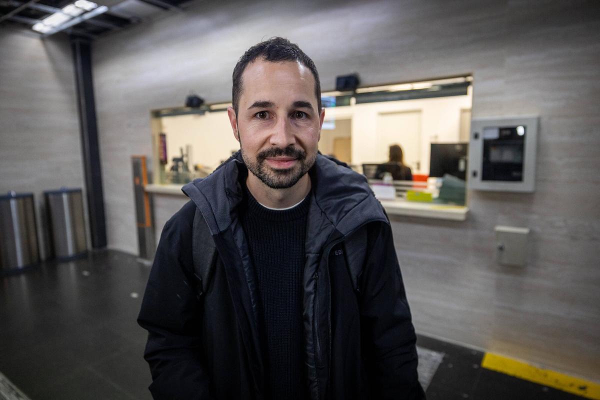Barcelona 27/03/2026 Barcelona. Implíclame: testimonios que usan el bono gratuito de Rodalies. Estació del Clot de Rodalies. - José Cuesta. AUTOR: JORDI OTIX