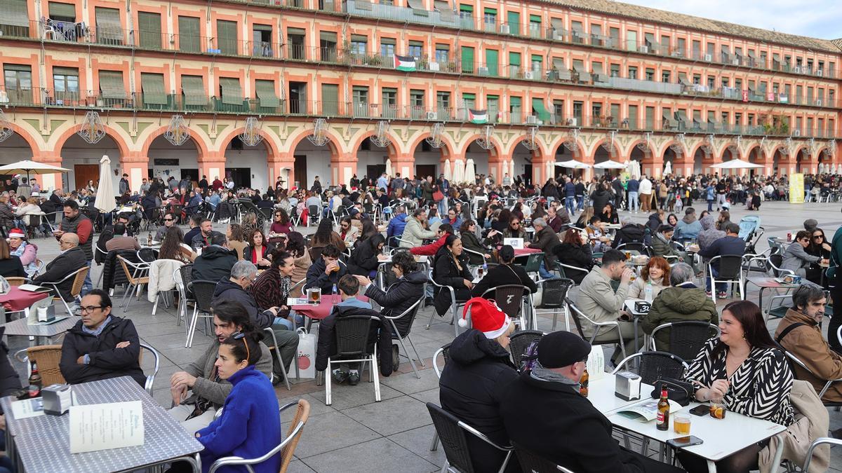 Cordebeses durante la 'Tardebuena' en los bares de La Corredera.