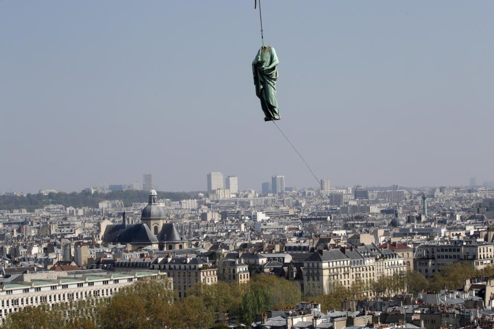 FRANCE-NOTREDAME/STATUES