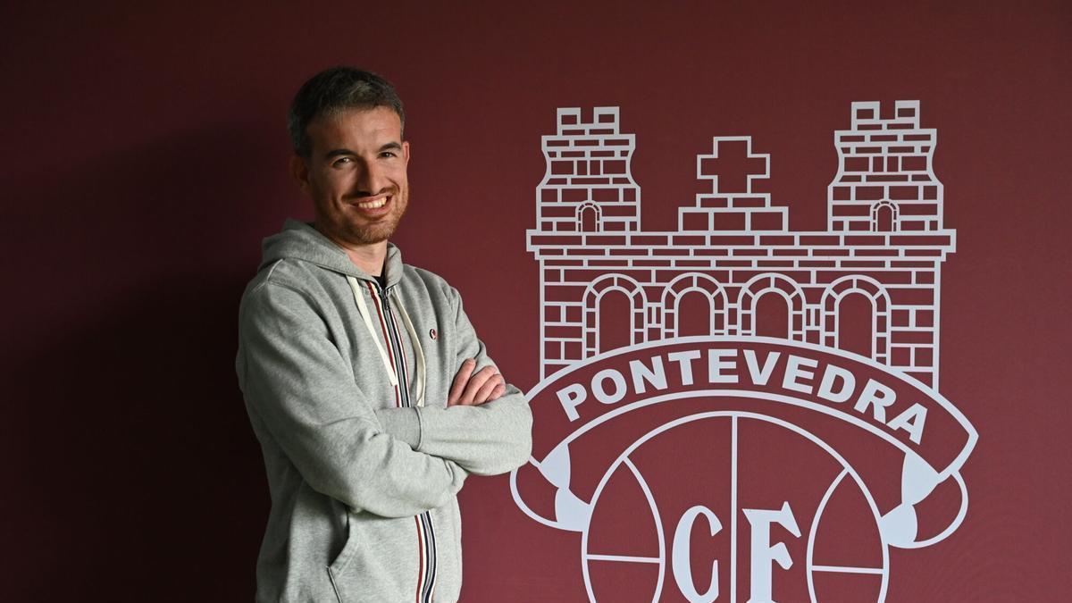 Rubén Domínguez, durante su presentación con el Pontevedra.