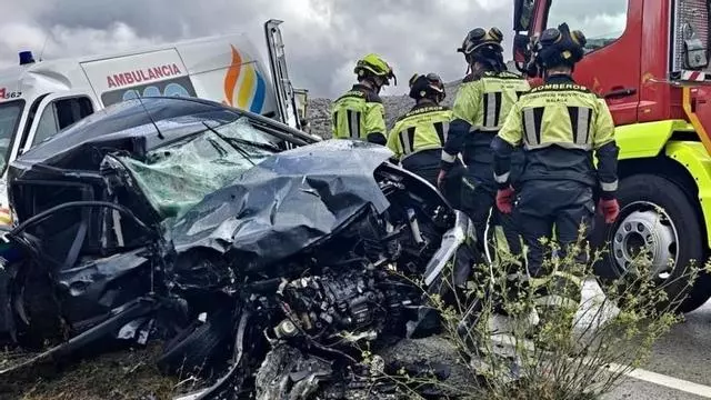 Diez heridos tras colisionar en Cañete la Real un coche y una ambulancia con siete pacientes a bordo