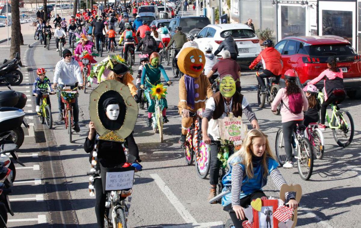 Gran éxito en Sant Antoni de la Marcha des Porquet, que reúne a 1.000 ciclistas | FOTOS DE JUAN A. RIERA.