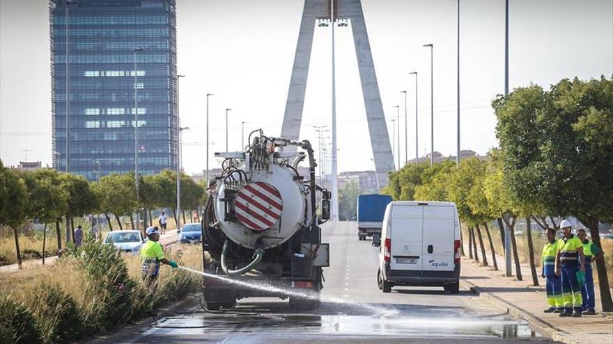 El puente Real se corta varias horas para reponer el asfalto