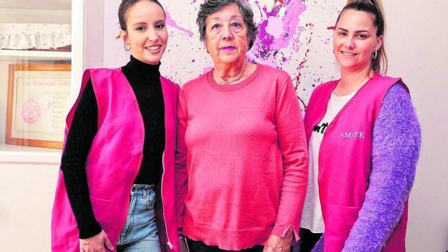 De izquierda a derecha, Magaly Núñez, Carmen Bonfante y Silvia Orta, integrantes de Ámate.