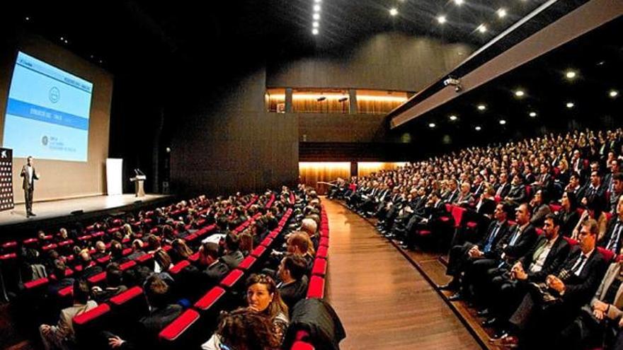 CaixaBank va omplir dilluns la Sala Gran del Kursaal