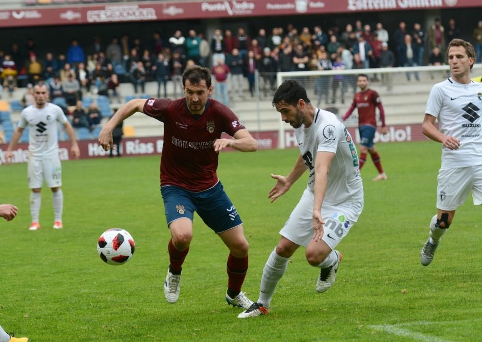 El Pontevedra sufre un frenazo en pleno vuelo