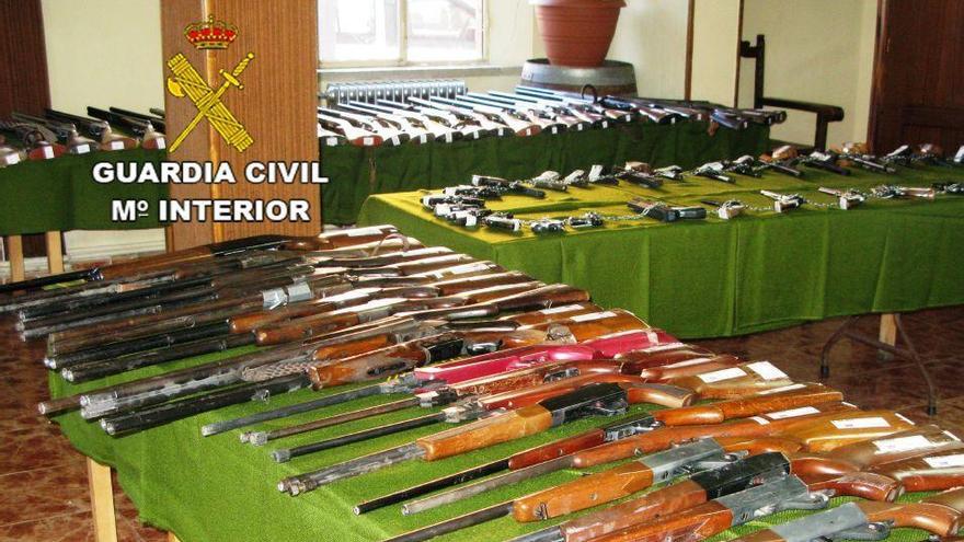 La Guardia Civil subasta 222 lotes de armas