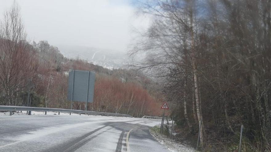 La nieve llega a Sanabria: la Aemet activa el aviso amarillo