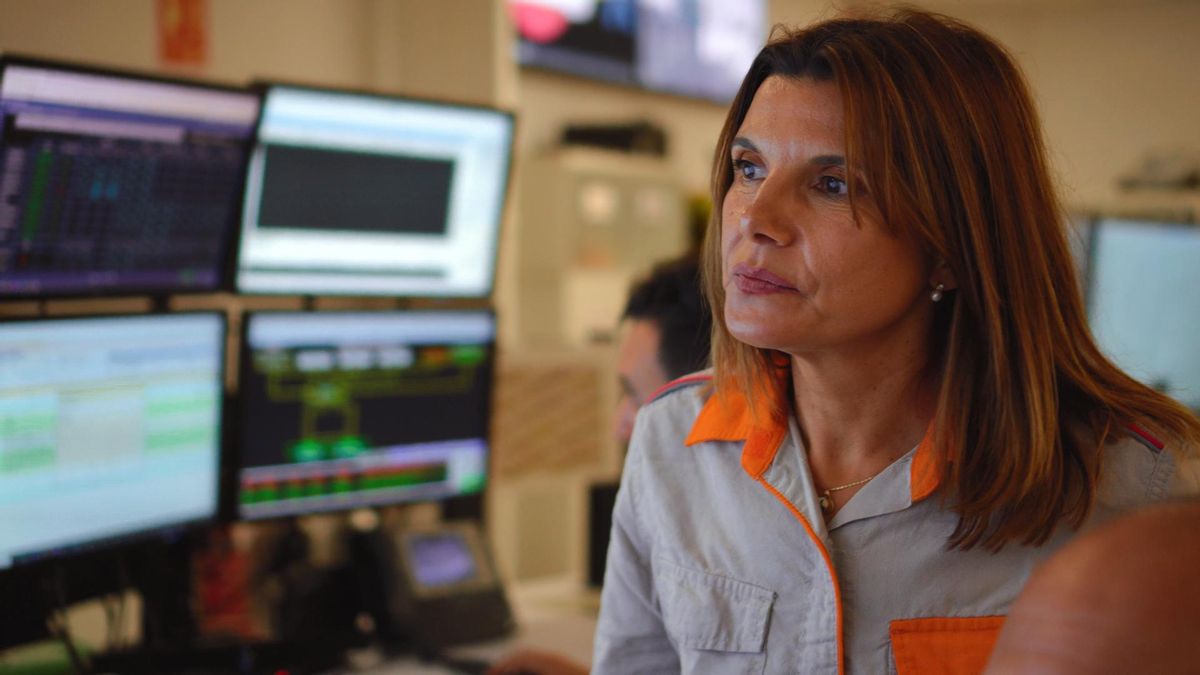 Kely es jefa del área de producción y lleva 25 años trabajando en Repsol.
