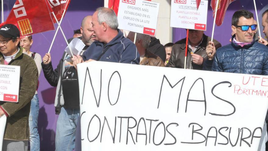 La plantilla del servicio de limpieza de Sant Antoni critica al Ayuntamiento