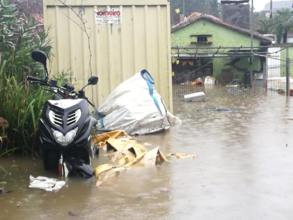 Una vecina ha tenido que ser evacuada por segunda vez al inundarse su casa.