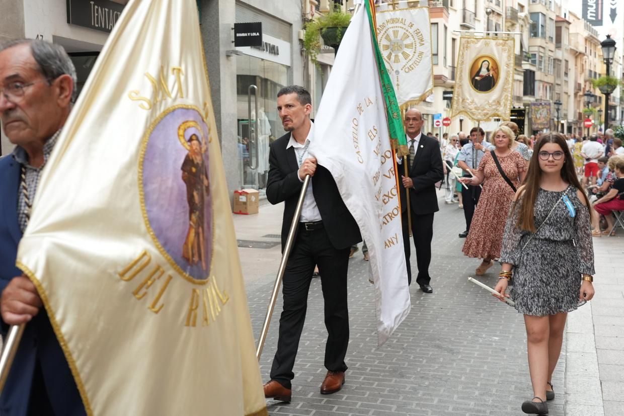 Castelló recibe con honores al Santísimo en la procesión del Corpus Christi