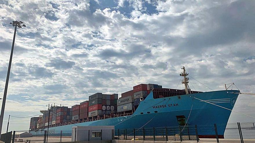 El «Maersk Utah» sigue amarrado en el puerto. | EFE