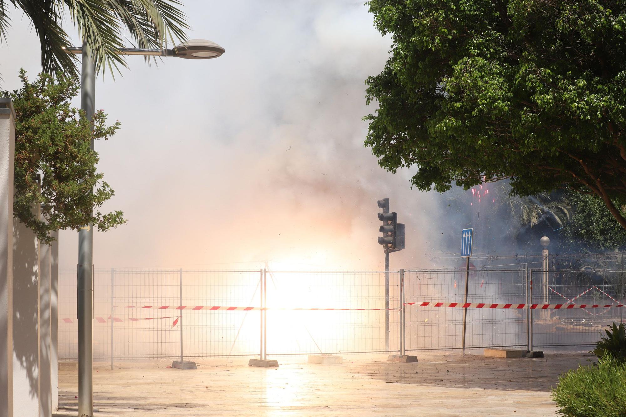 Mascletà de transición en Elche