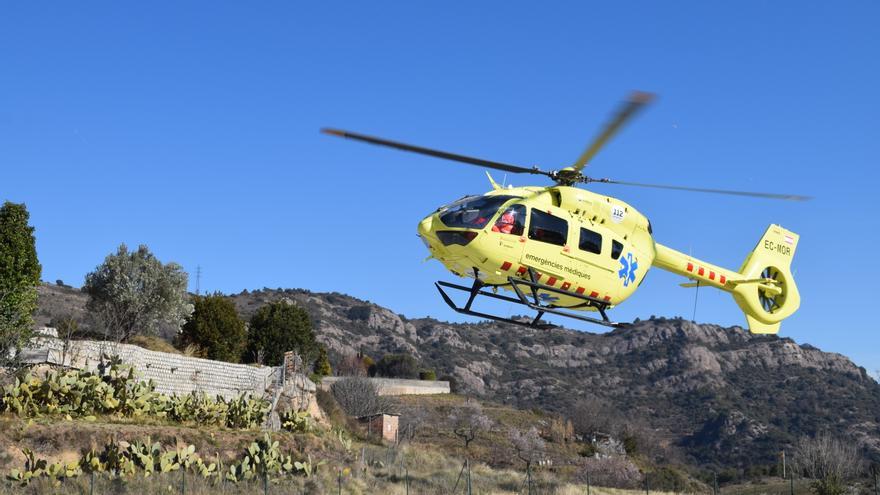 Un motorista, ferit crític en estavellar-se contra un arbre a Esparreguera