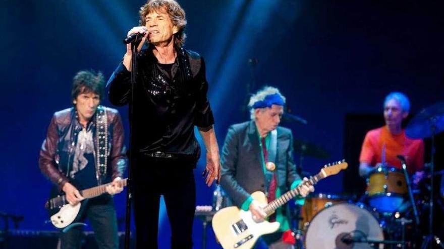 The Rolling Stones durante un concierto.