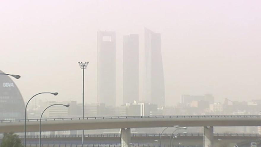 ¿Qué es esa especie de espesa niebla que cubre el cielo de casi toda España?