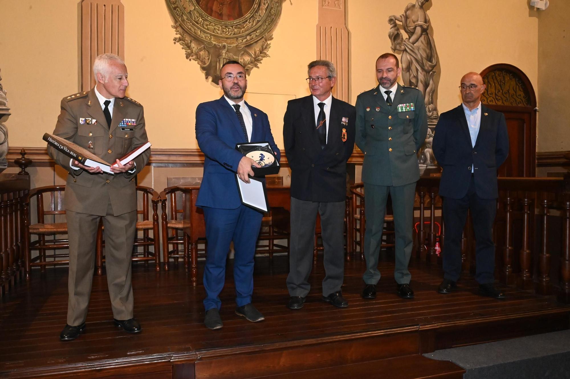 FOTOGALERÍA I La Real Hermandad de Veteranos de las Fuerzas Armadas y la Guardia Civil reconoce a voluntarios en Vila-real